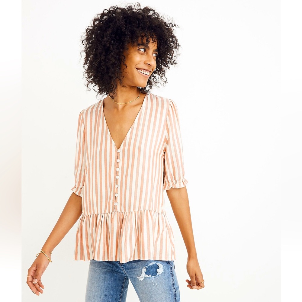 NWOT Madewell Courtyard Ruffle-Hem top. Stripe pattern. Peplum hem. Mini buttons